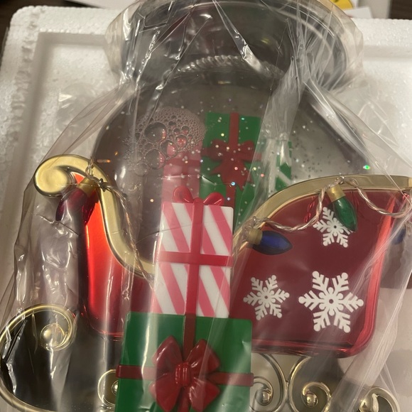 Bath & Body Santa Sleigh 3 wick candle holder 🛷 Light up Snow Globe BNIB - Picture 3 of 5